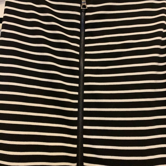 Unique short sleeve dress with fun patterns - Picture 4 of 7